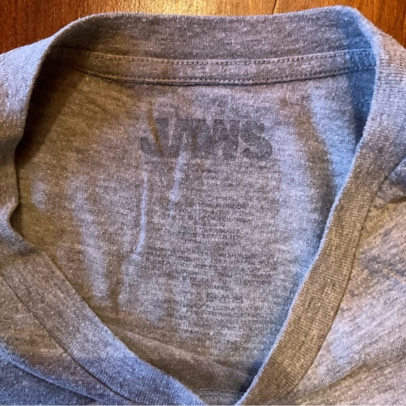 Jaws women’s shirt size small light grey - Picture 2 of 2